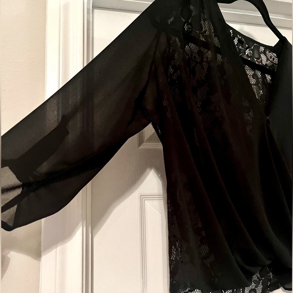Blouse - Picture 2 of 3